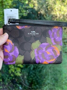 COACH Signature Brown Wristlet Wallet in Purple Rose Print NWT AUTHENTIC